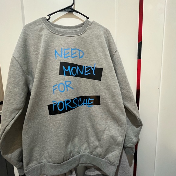 Need money for Porsche large sweater - Picture 3 of 9